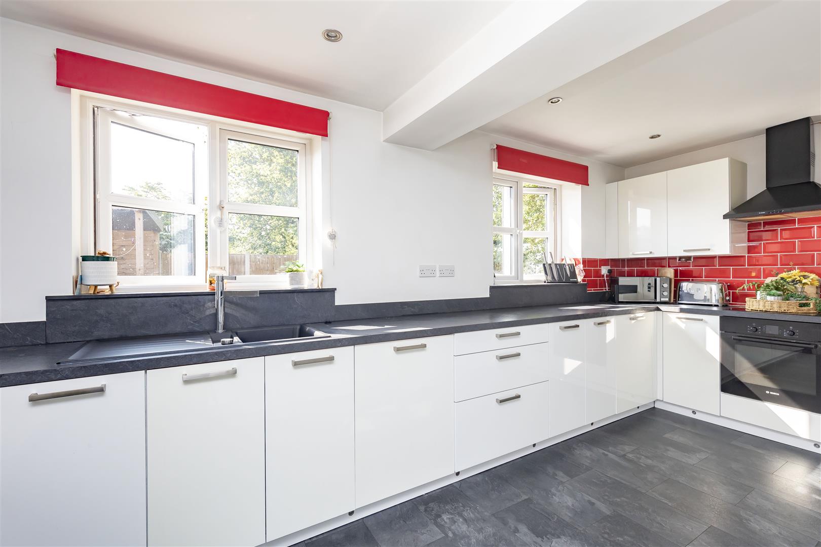 3 bed property in Marina Drive, Preston